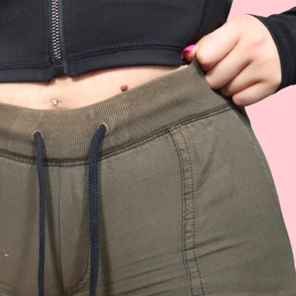 ARITZIA OLIVE GREEN COMMUNITY AXIOM SHORT - Picture 1 of 3